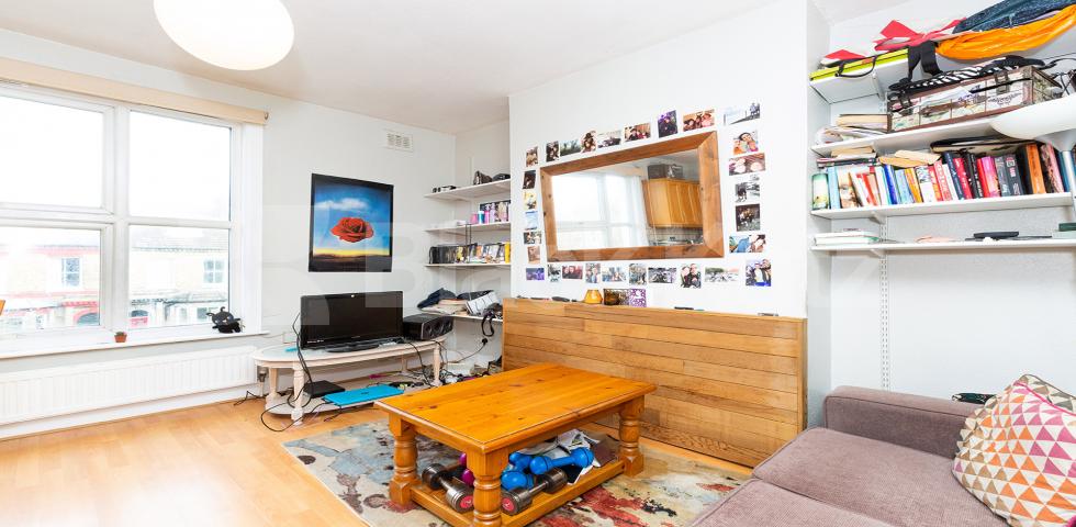			TOP FLOOR OF A PERIOD CONVERSION, 1 Bedroom, 1 bath, 1 reception Flat			 Regina Road, STROUD GREEN